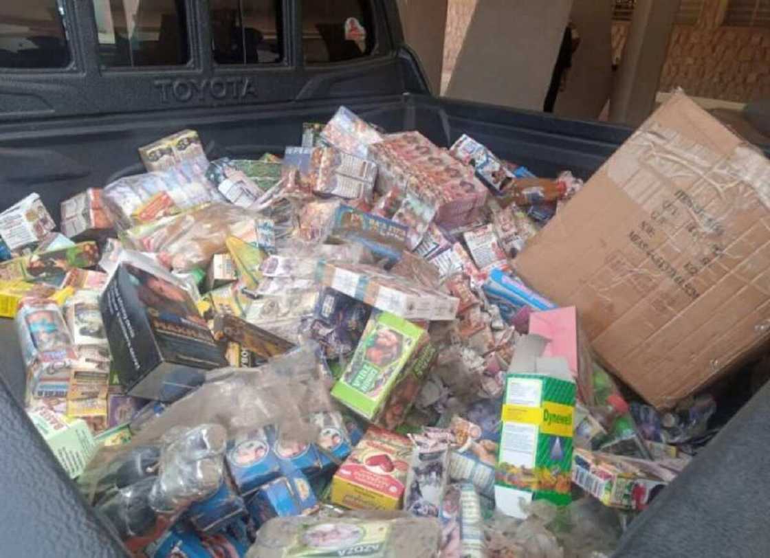 NAFDAC ta kama mutane 24 da ke sayar da maganin ƙarfin maza a Sokoto NAFDAC ta kama mutane 24 da ke sayar da maganin ƙarfin maza a Sokoto