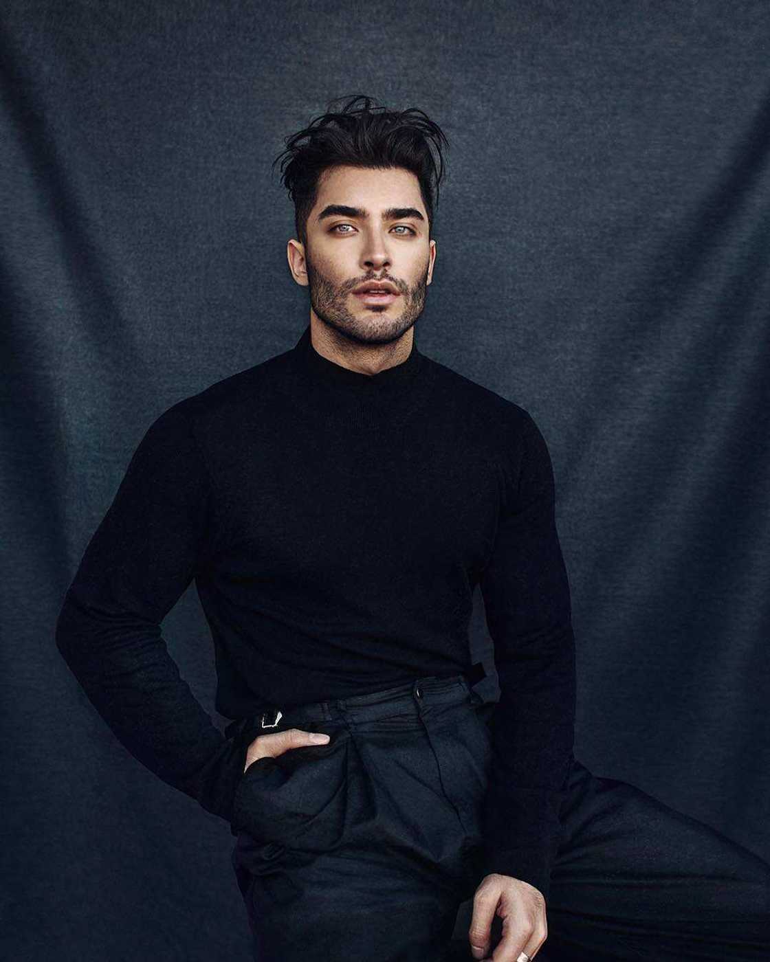 Toni Mahfud’s biography Toni Mahfud’s biography