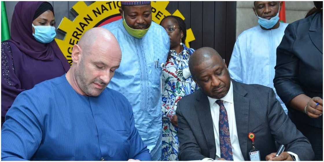 President Buhari ignores criticism, approves $1.5 billion to repair Port Harcourt refinery President Buhari ignores criticism, approves $1.5 billion to repair Port Harcourt refinery