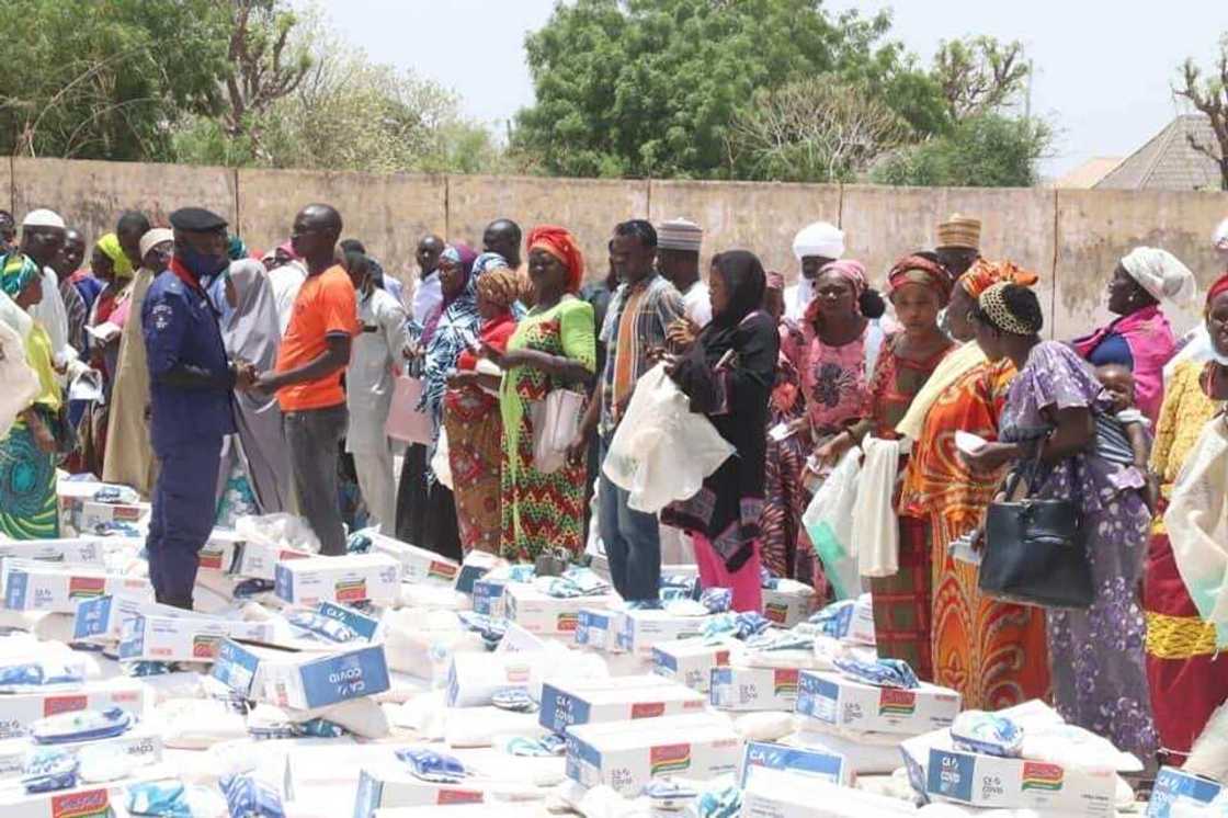 Rikicin addini a Gombe: Gwamna Yahaya ya tallafawa wadanda rikici ya rutsa dasu Rikicin addini a Gombe: Gwamna Yahaya ya tallafawa wadanda rikici ya rutsa dasu