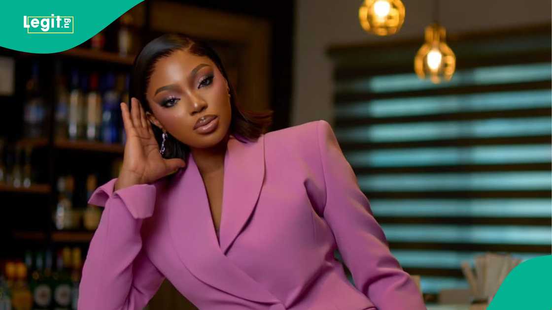 Mide and Dede ignore each other on red carpet at recent party.
