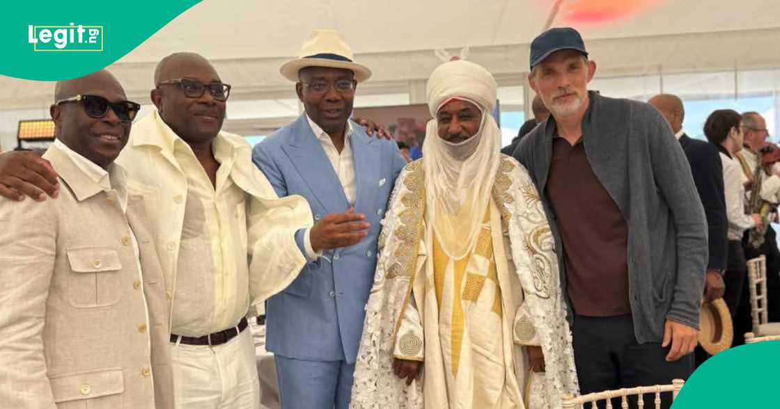 Sarkin Kano ya haɗu da kocin Ingila. Sarkin Kano ya haɗu da kocin Ingila.