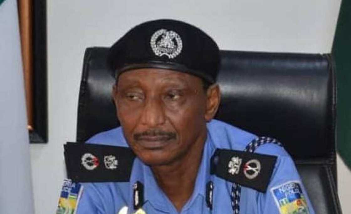 'Yan sanda a Kano sun kama matasa fiye da 60 da ake zargi da aikata laifuka da dama 'Yan sanda a Kano sun kama matasa fiye da 60 da ake zargi da aikata laifuka da dama