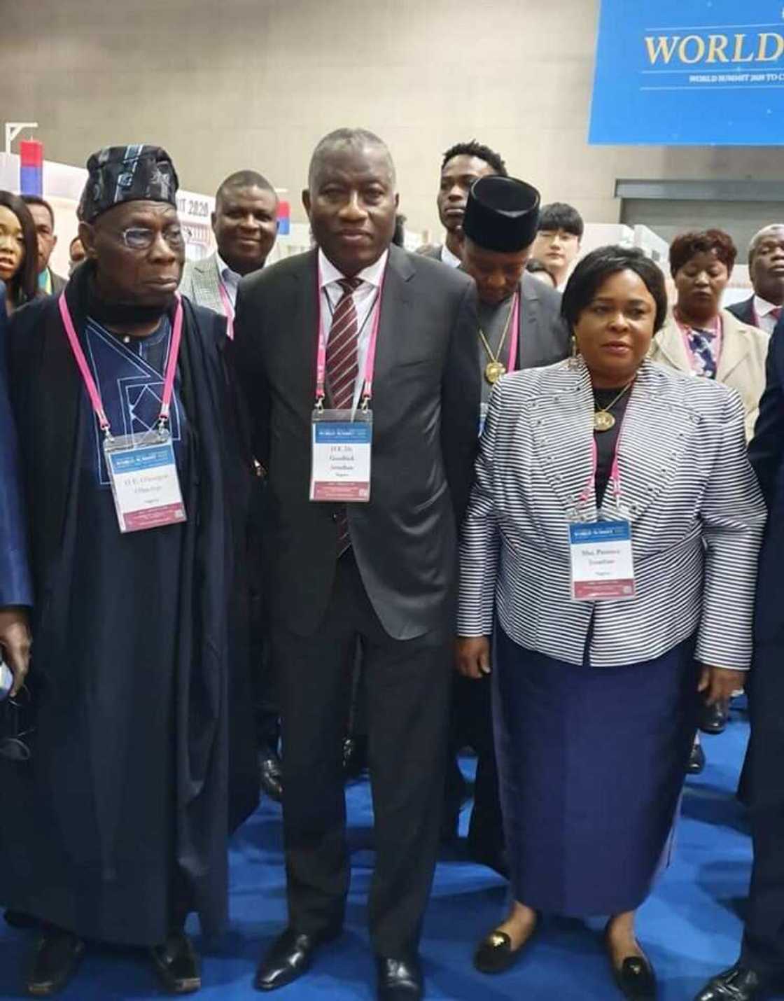 Goodluck Jonathan and Obasanjo reunite at peace summit in South Korea (photos) Goodluck Jonathan and Obasanjo reunite at peace summit in South Korea (photos)