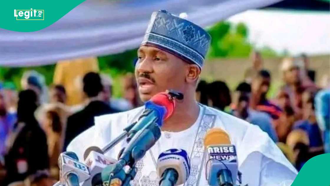 Gwamnan APC zai gyara masallatan Juma'a da kudi N95.4m Gwamnan APC zai gyara masallatan Juma'a da kudi N95.4m