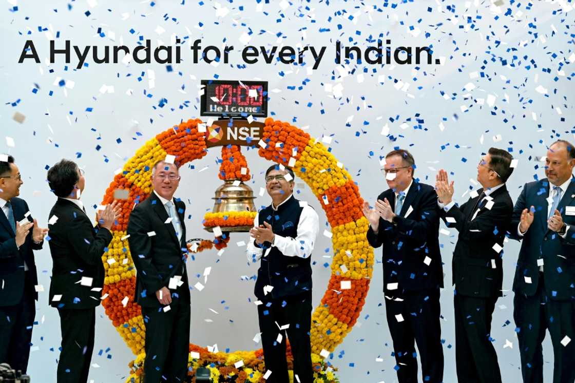 Hyundai chair Euisun Chung (3L) and other executives celebrate the stock market listing of the company's India unit on Tuesday