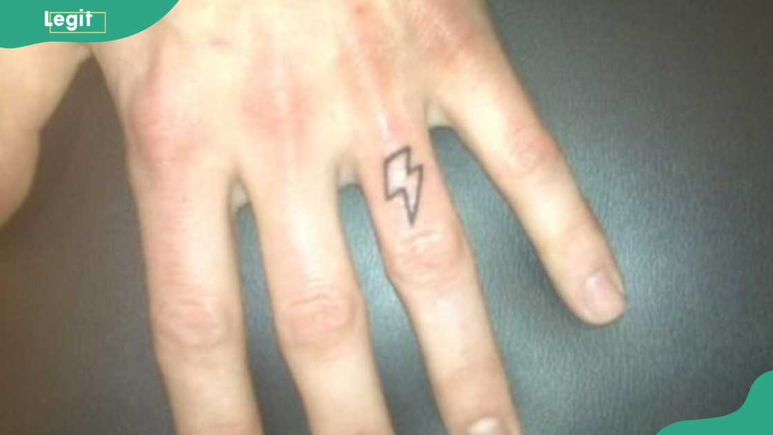 Flash wedding ring tattoo