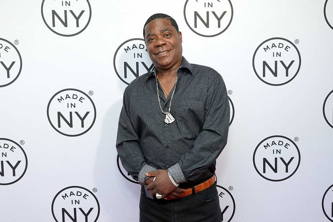 Tracy Morgan in a black shirt and trousers at a red carpet