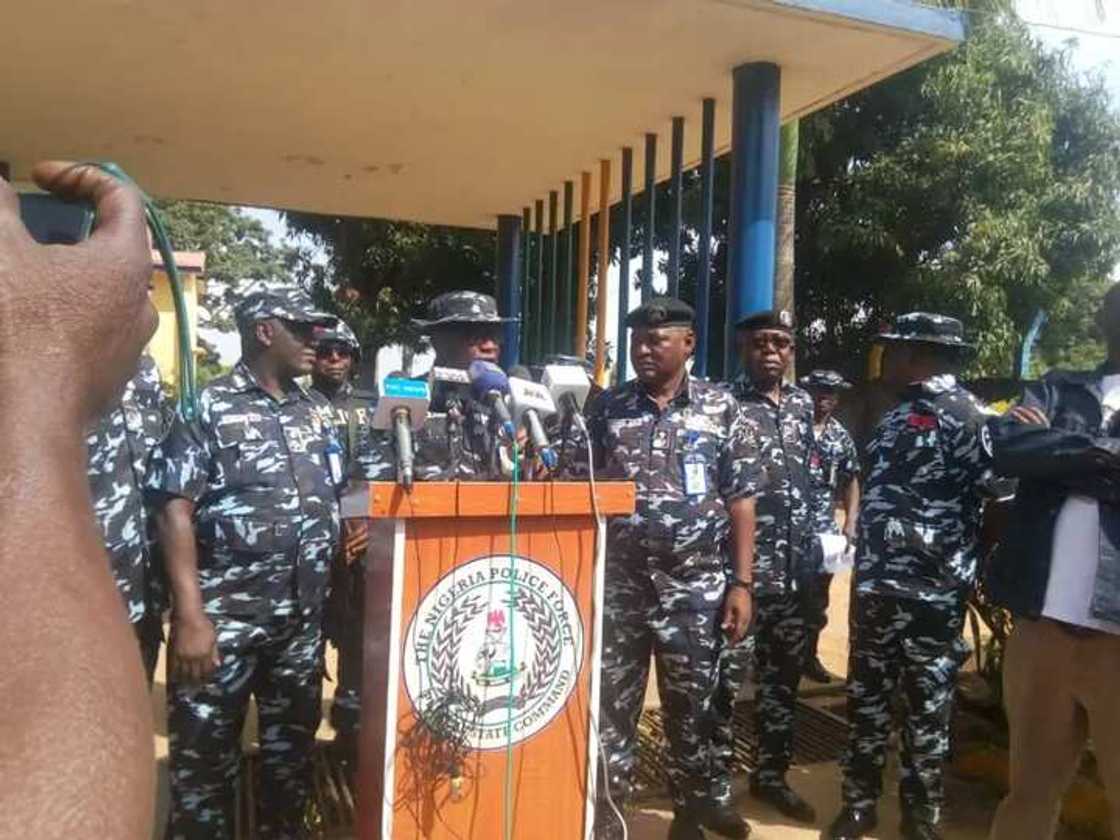 Plateau command Plateau command