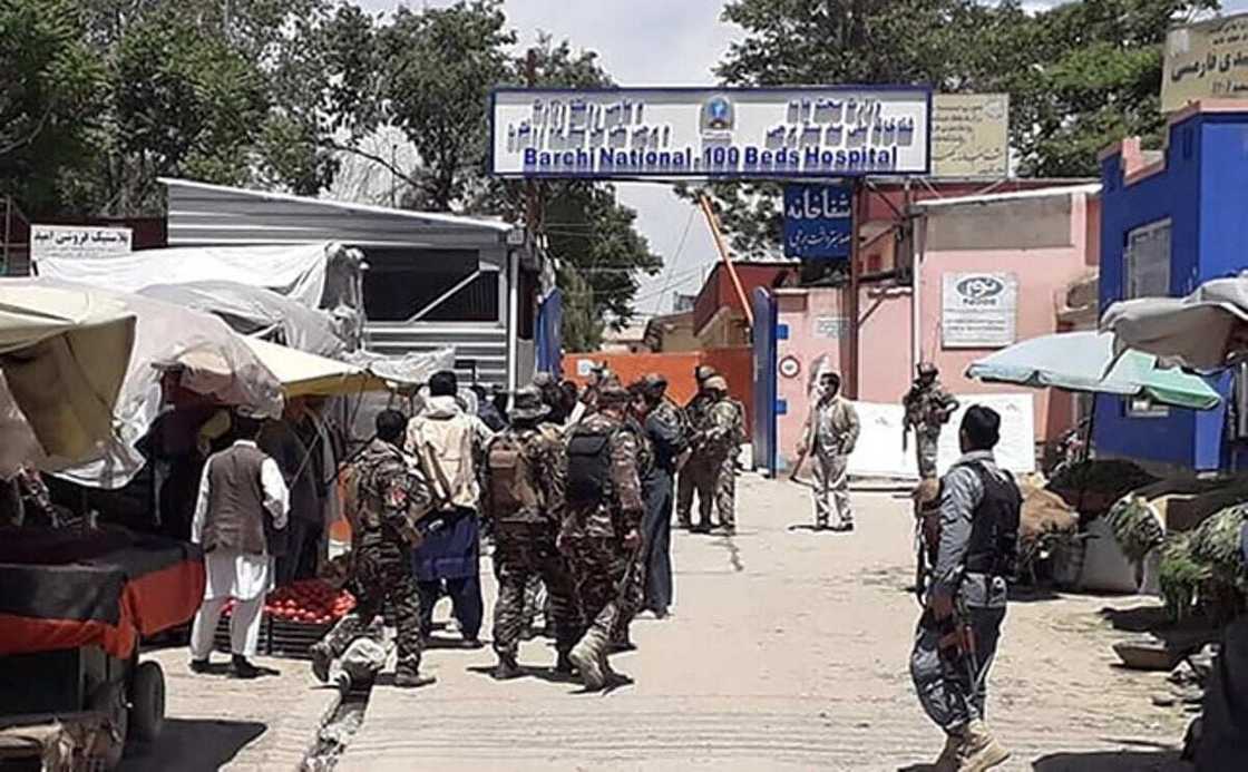 Yan bindiga sun bindige jarirai 2 da wasu mutane 11 a Asibitin Afghanistan Yan bindiga sun bindige jarirai 2 da wasu mutane 11 a Asibitin Afghanistan