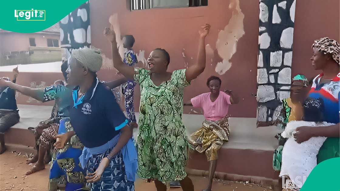 Video shows Eruku residents jubilating following release of 38 abducted Kwara worshippers Video shows Eruku residents jubilating following release of 38 abducted Kwara worshippers