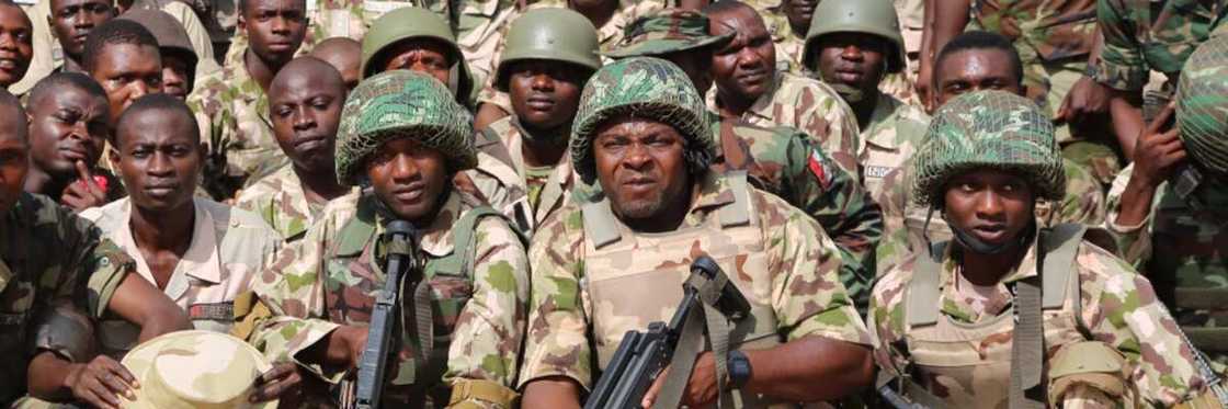 Jami'an Sojojin Najeriya dake faggen fama 127 sun ajiye aiki Jami'an Sojojin Najeriya dake faggen fama 127 sun ajiye aiki