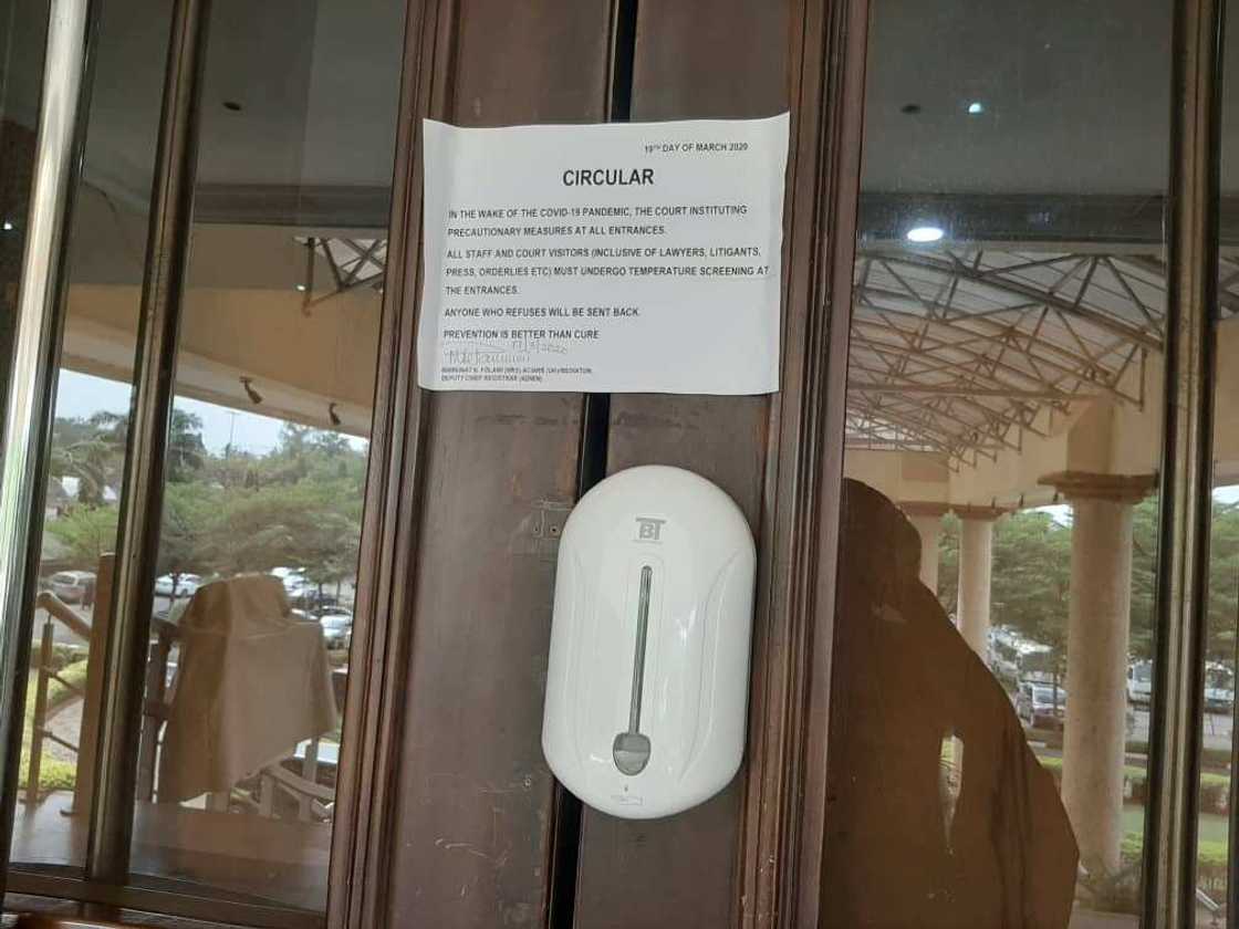 Gwaji ya nuna Cavaye Yeguie ya na da cutar COVID-19 a Kamaru Gwaji ya nuna Cavaye Yeguie ya na da cutar COVID-19 a Kamaru