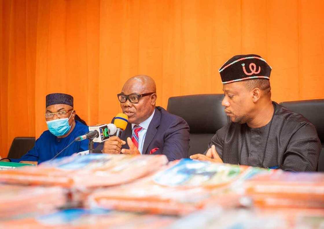 Zargin da ake yi mana ba gaskiya ba ne inji Gwamnatin jihar Akwa-Ibom Zargin da ake yi mana ba gaskiya ba ne inji Gwamnatin jihar Akwa-Ibom