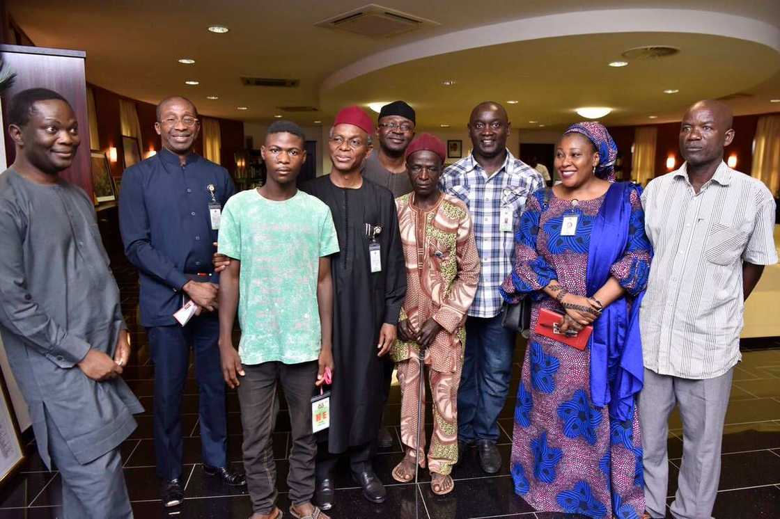 Alheri gadon barci: Wani da rikicin Kaduna ha rutsa da shi ya kai ma El-Rufai ziyarar godiya Alheri gadon barci: Wani da rikicin Kaduna ha rutsa da shi ya kai ma El-Rufai ziyarar godiya