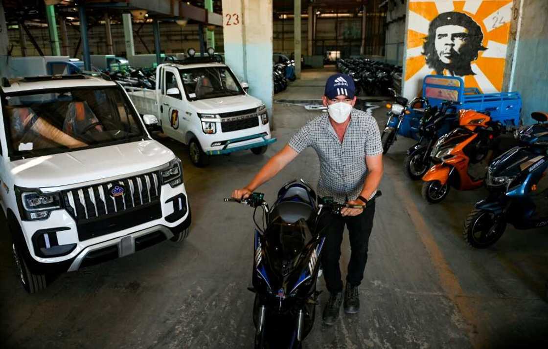 Three years ago, the government began to promote the use of electric cars Three years ago, the government began to promote the use of electric cars