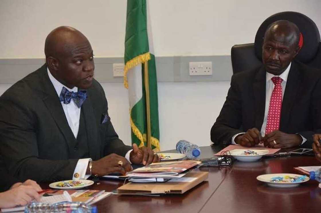 Magu ya amsa tambayoyi a kan zargi fiye da 20 da ke kansa a fadar Aso Villa Magu ya amsa tambayoyi a kan zargi fiye da 20 da ke kansa a fadar Aso Villa