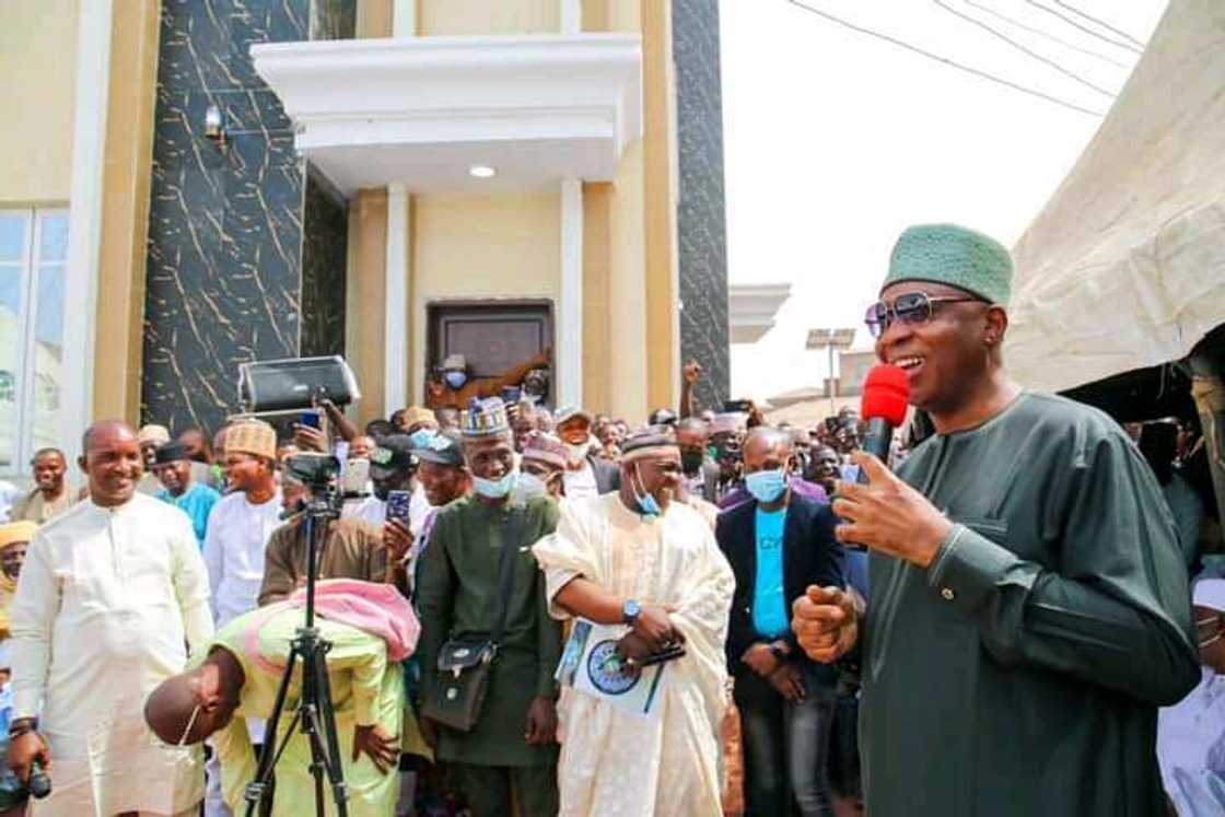 Abubakar Bukola Saraki wajen bude masallaci Abubakar Bukola Saraki wajen bude masallaci