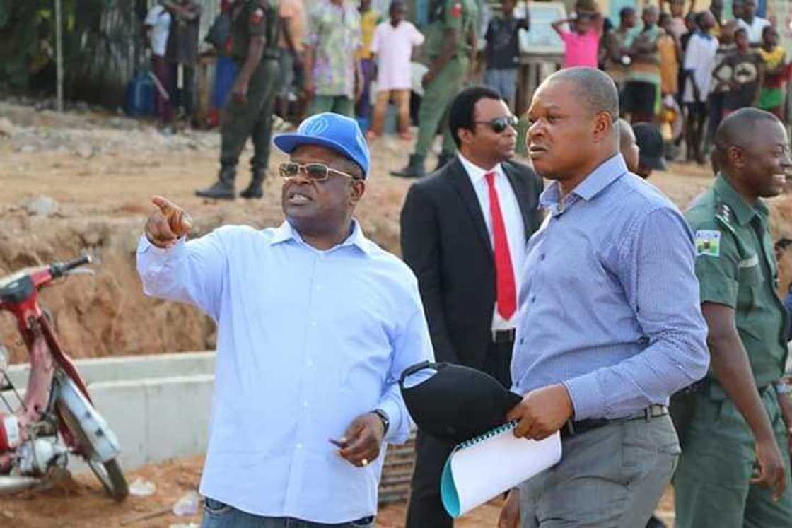 Marigayi kwamishinan Ebonyi ya farka daga mutuwar a yayi? Gwamna Umahi ya magantu Marigayi kwamishinan Ebonyi ya farka daga mutuwar a yayi? Gwamna Umahi ya magantu