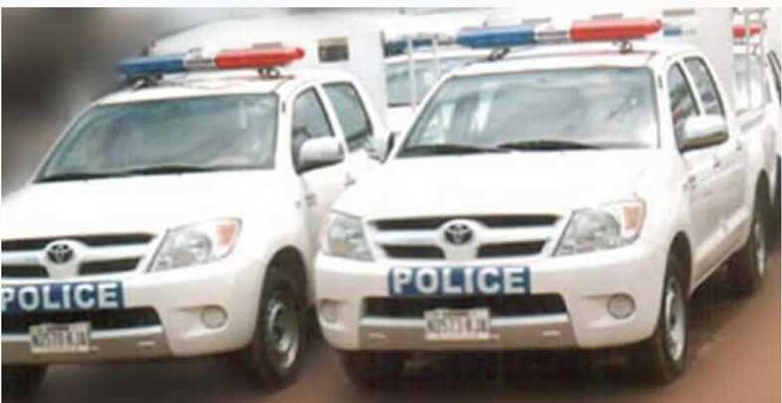 Cin amana: An kama wani sufeton 'yan sanda na taimakawa 'yan daba yin basaja Cin amana: An kama wani sufeton 'yan sanda na taimakawa 'yan daba yin basaja