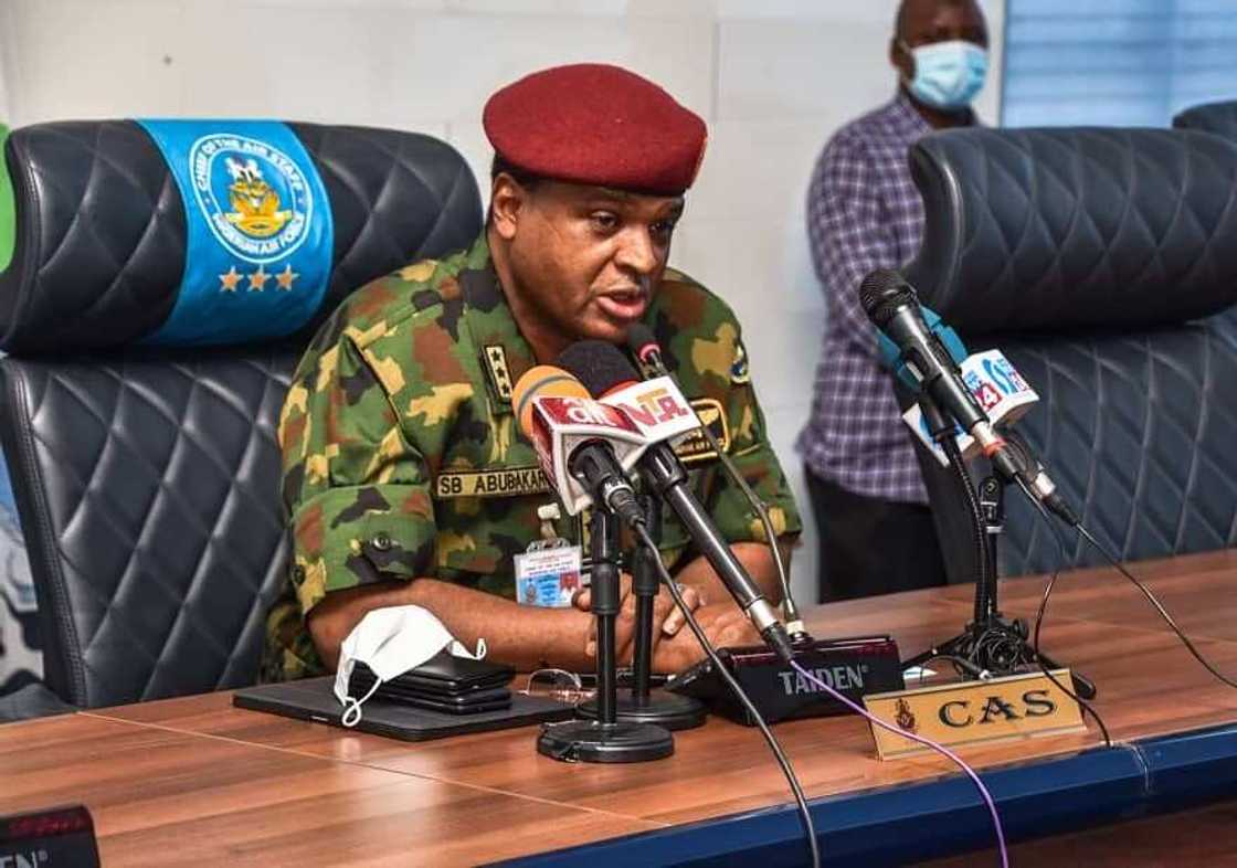 An garkame Sojojin da aka kama suna zabgan matasan da suka saba dokar hana fita An garkame Sojojin da aka kama suna zabgan matasan da suka saba dokar hana fita