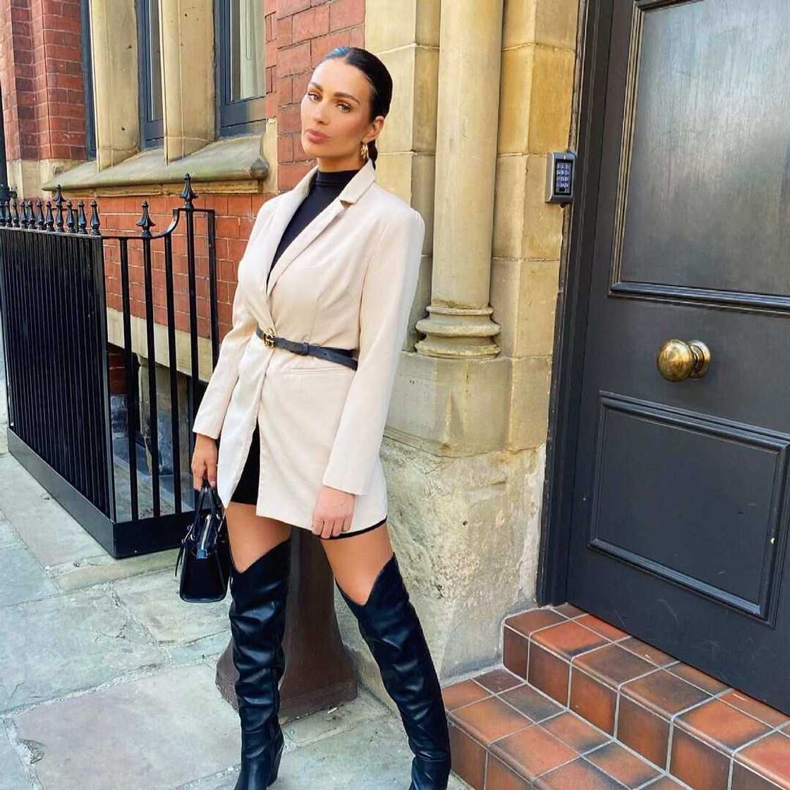 Holly Peers’ height Holly Peers’ height