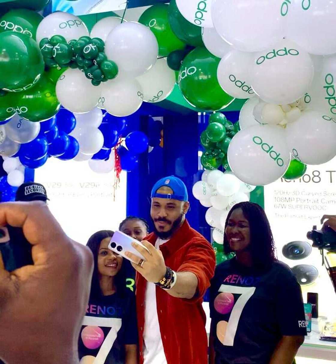 Celebrities, Ozo and Dele Omo Woli visits OPPO Stores in Nigeria for OPPO Black Friday Celebrities, Ozo and Dele Omo Woli visits OPPO Stores in Nigeria for OPPO Black Friday
