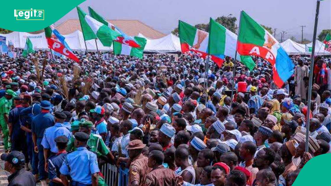 APC ta kara karfi a Kebbi, fiye da mutane 1,500 sun shiga jam'iyyar daga PDP APC ta kara karfi a Kebbi, fiye da mutane 1,500 sun shiga jam'iyyar daga PDP