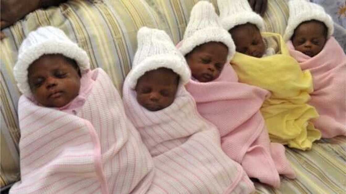 Wata mata ta haifi diya 5 lokaci guda a wata kasar Afirka Wata mata ta haifi diya 5 lokaci guda a wata kasar Afirka