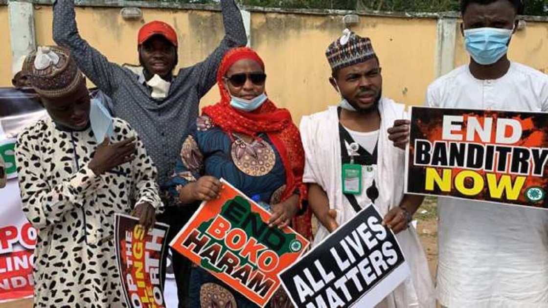 Wata sabuwa: Ƴan daba sun tarwatsa masu zanga zanga a Kano Wata sabuwa: Ƴan daba sun tarwatsa masu zanga zanga a Kano