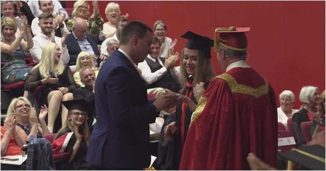 Double celebration as man proposes to girlfriend during her graduation Double celebration as man proposes to girlfriend during her graduation