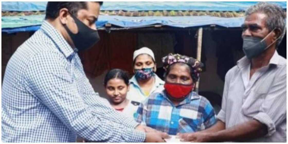 Joy as rich man clears loan of poor family who borrowed N1.9m from bank for their daughter's wedding Joy as rich man clears loan of poor family who borrowed N1.9m from bank for their daughter's wedding
