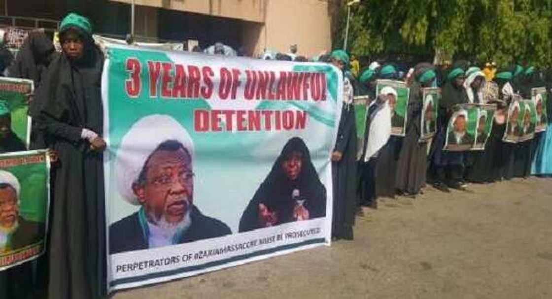 Mabiya Shi'a sun gudanar da zanga-zangar cikar shekara 3 da tsare Zakzaky Mabiya Shi'a sun gudanar da zanga-zangar cikar shekara 3 da tsare Zakzaky