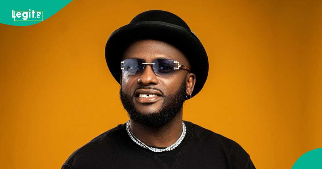 O comediante nigeriano na Europa viajou O comediante nigeriano na Europa viajou