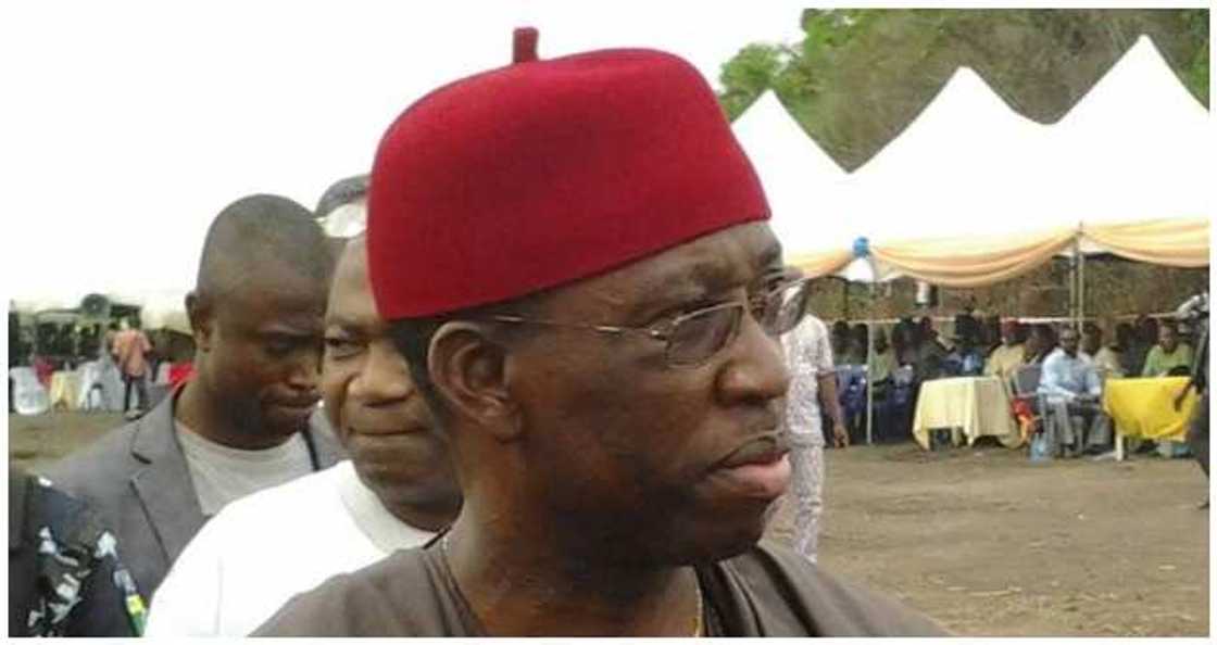 Gwamna da matarsa sun killace kansu bayan diyarsu ta kamu da cutar Korona Gwamna da matarsa sun killace kansu bayan diyarsu ta kamu da cutar Korona