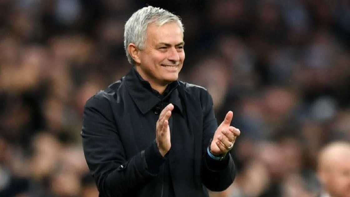 Yanzu-Yanzu: AS Roma Ta Naɗa Mourinho a Matsayin Sabon Kocinta Yanzu-Yanzu: AS Roma Ta Naɗa Mourinho a Matsayin Sabon Kocinta