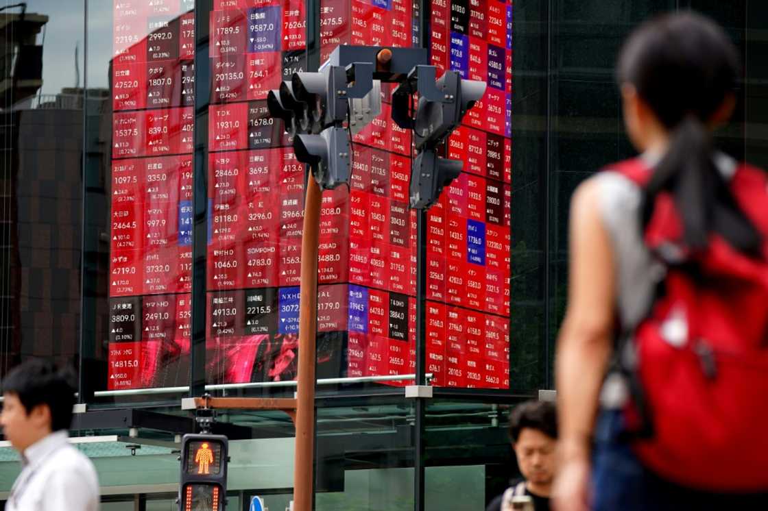 Tokyo stocks were among those headed downward after US tech giants lost significant market share Tokyo stocks were among those headed downward after US tech giants lost significant market share