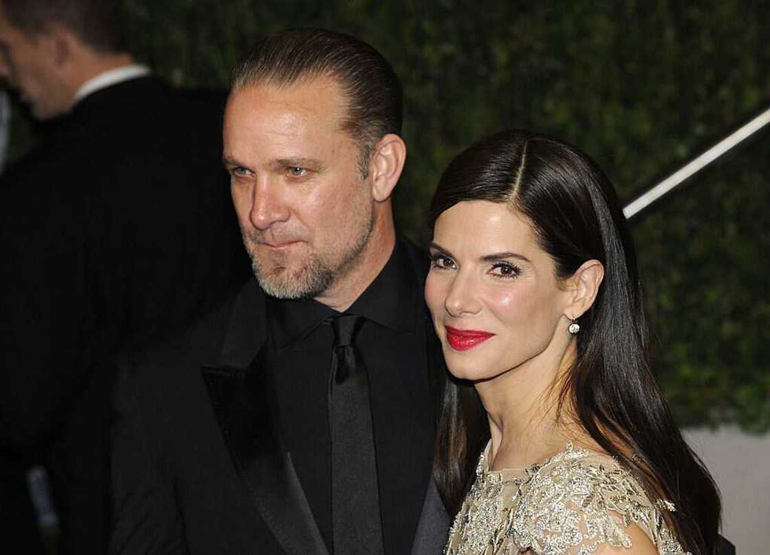 Sandra Bullock and her ex-husband arrive at the 2010 Vanity Fair Oscar Party Sandra Bullock and her ex-husband arrive at the 2010 Vanity Fair Oscar Party