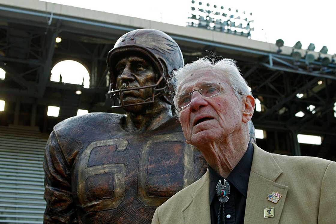 Chuck Bednarik stands next to his bust at the Pennsylvania University Chuck Bednarik stands next to his bust at the Pennsylvania University