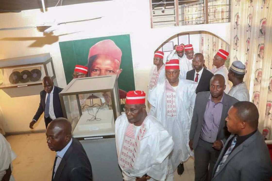 Atiku da tawagar sa yayin isar su fadar Sarkin Kano