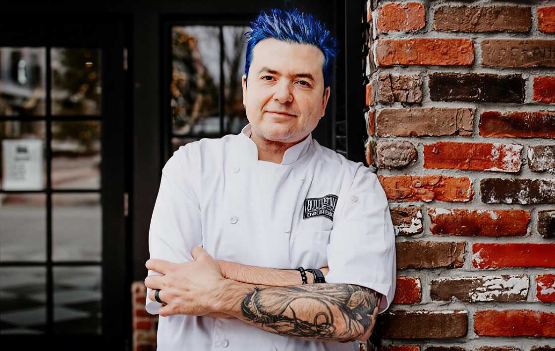 Chef Jason Santos leans on a wall Chef Jason Santos leans on a wall