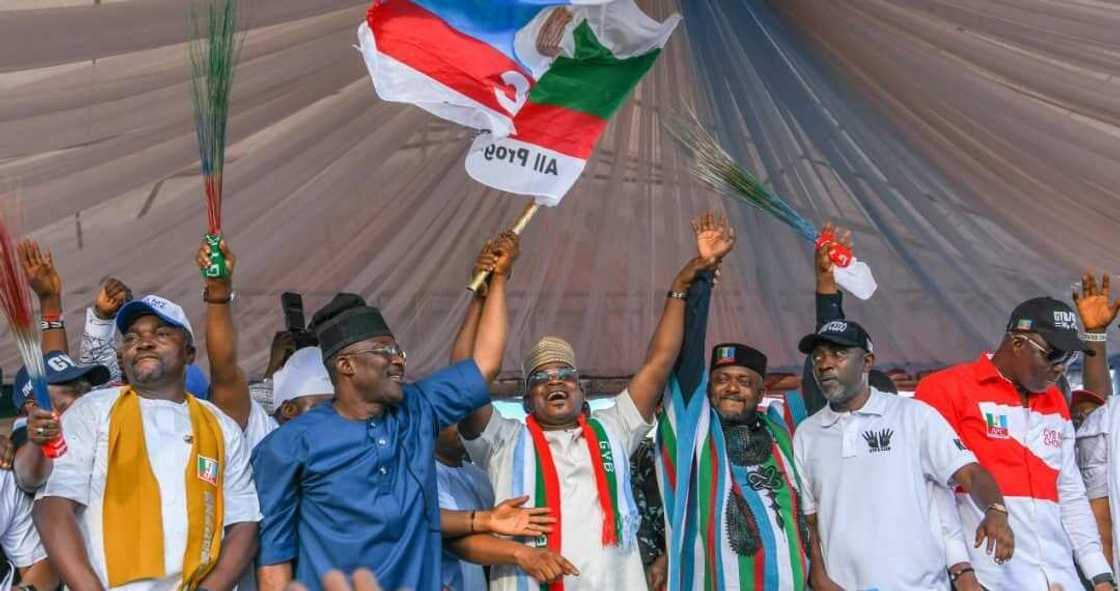 Jiga-jigan APC Jiga-jigan APC