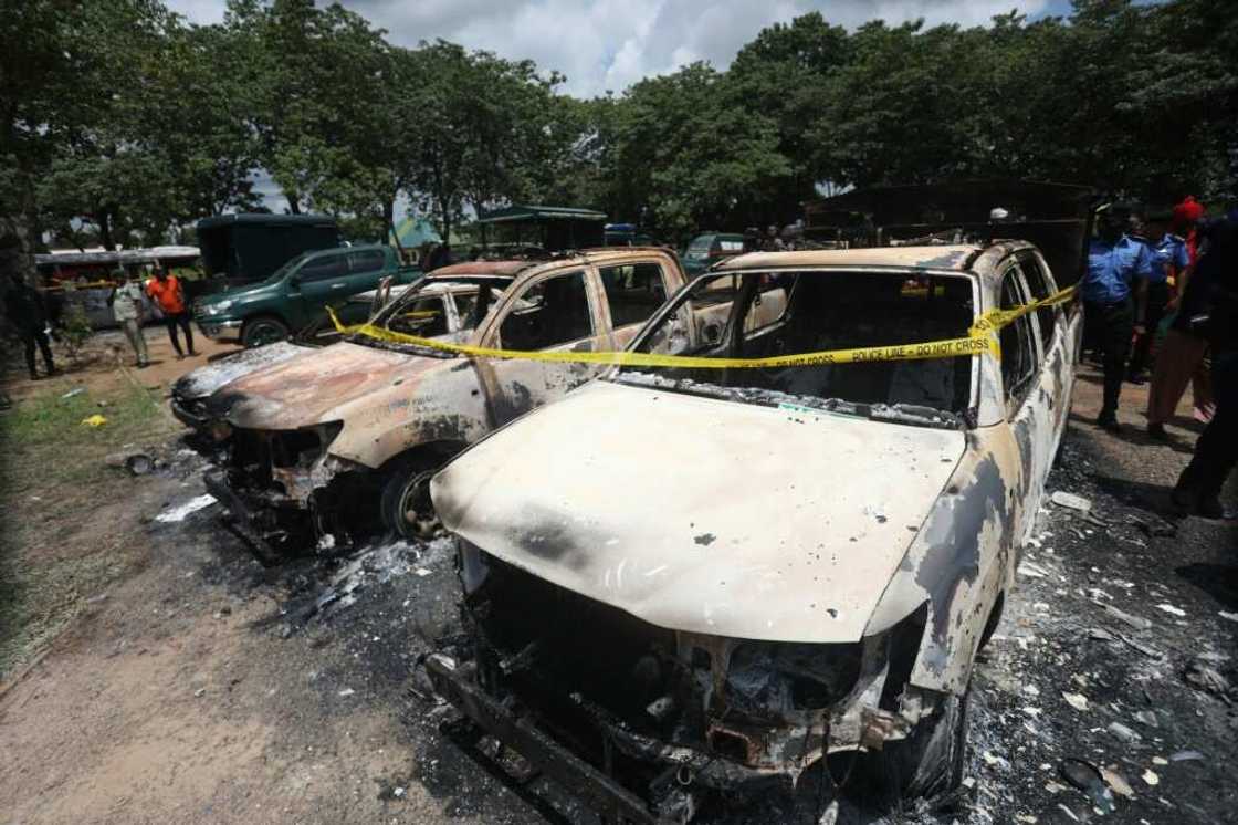 Burnt vehicles outside Kuje prison Burnt vehicles outside Kuje prison