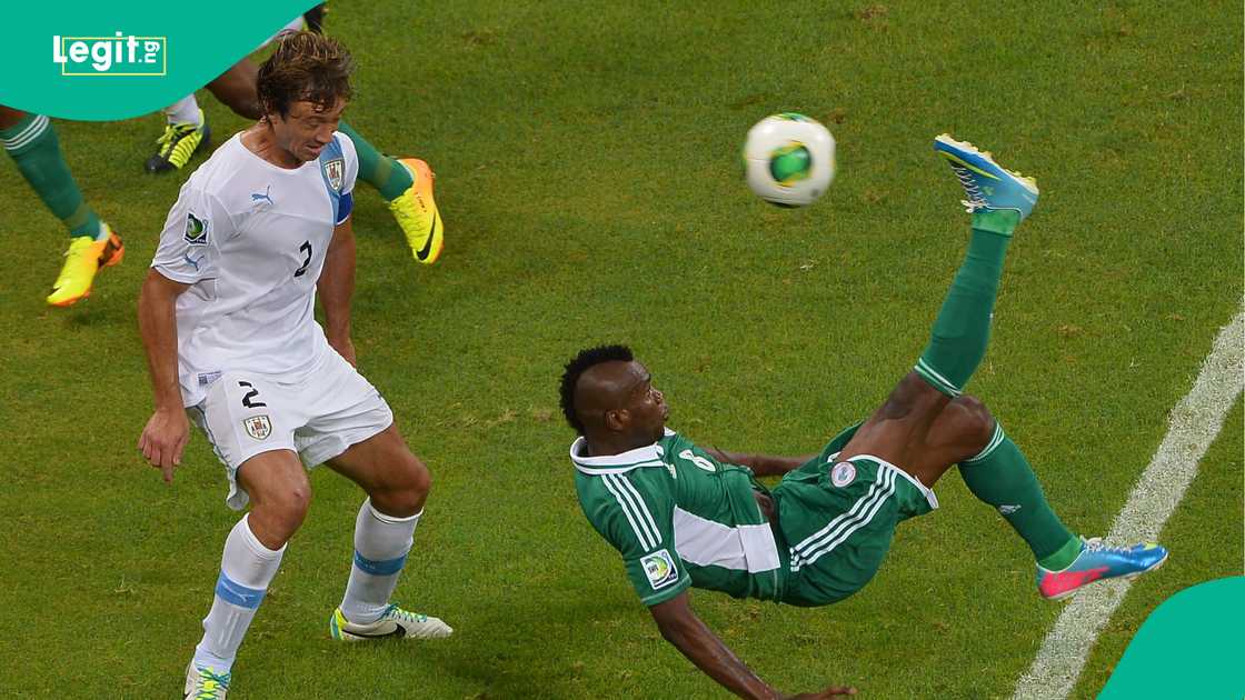 Brown Ideye, Diego Lugano, Nigeria, Uruguay, Fonte Nova Arena, Salvador, FIFA Confederation Cup. Brown Ideye, Diego Lugano, Nigeria, Uruguay, Fonte Nova Arena, Salvador, FIFA Confederation Cup.