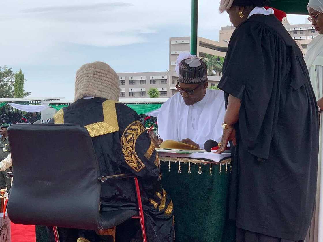 Kai tsaye: Bikin rantsar da shugaban kasa da mataimakinsa Kai tsaye: Bikin rantsar da shugaban kasa da mataimakinsa