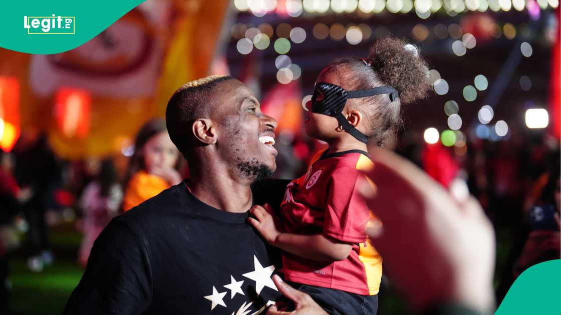 Victor Osimhen, Hailey Osimhen, Galatasaray, Kayserispor, Rams Park, Istanbul, Turkiye, Super Lig. Victor Osimhen, Hailey Osimhen, Galatasaray, Kayserispor, Rams Park, Istanbul, Turkiye, Super Lig.