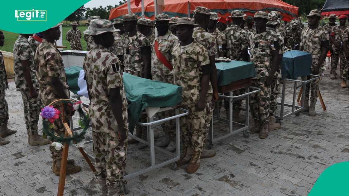 Sojoji sun kwashe gawarwakin mutanen da aka kashe a jihar Yobe Sojoji sun kwashe gawarwakin mutanen da aka kashe a jihar Yobe