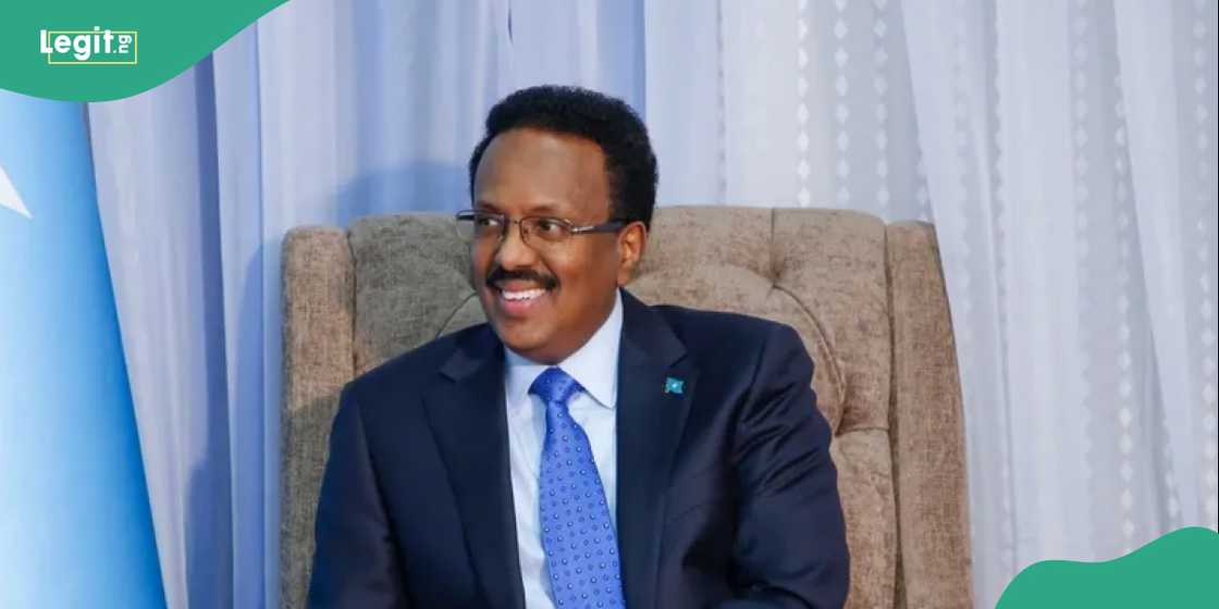 Somali citizens come together to build a house for former president Farmaajo Somali citizens come together to build a house for former president Farmaajo