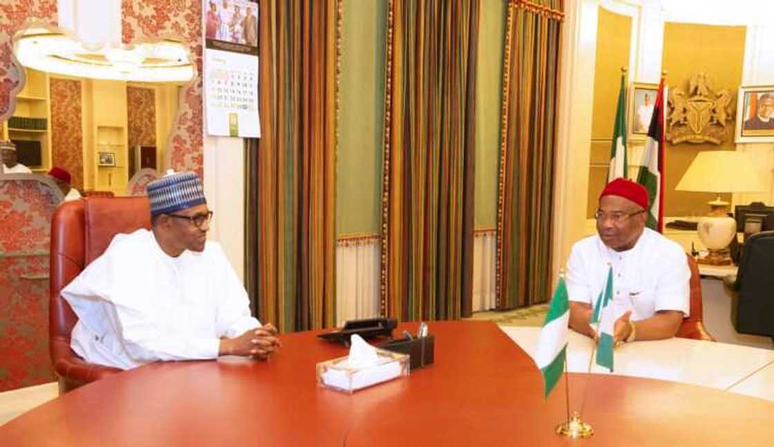 Yanzu-yanzu: Buhari ya karbi bakuncin Hope Uzodinma, sabon gwamnan Imo (Hotuna) Yanzu-yanzu: Buhari ya karbi bakuncin Hope Uzodinma, sabon gwamnan Imo (Hotuna)