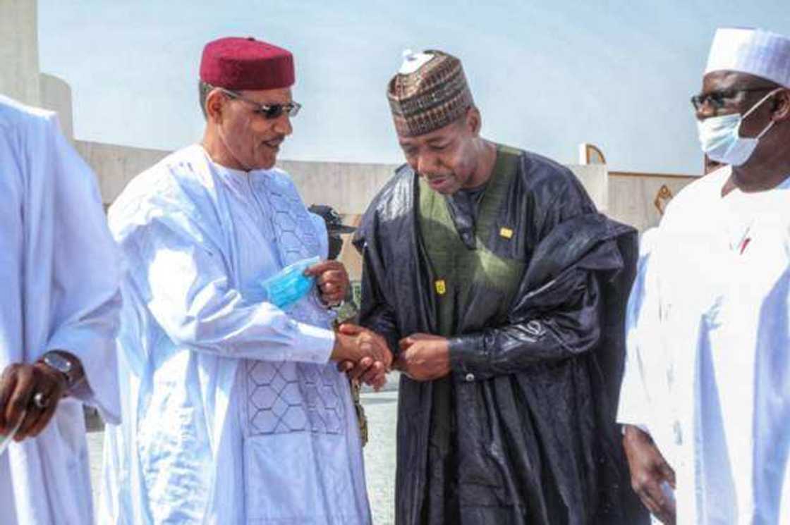 Shugaban kasar Nijar ya yaba da aikin gwamnan Borno Zulum, ya bashi lambar yabo Shugaban kasar Nijar ya yaba da aikin gwamnan Borno Zulum, ya bashi lambar yabo